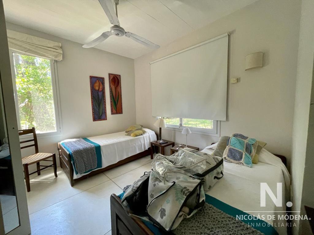 Excelente casa de Cuatro Dormitorios en Laguna Blanca