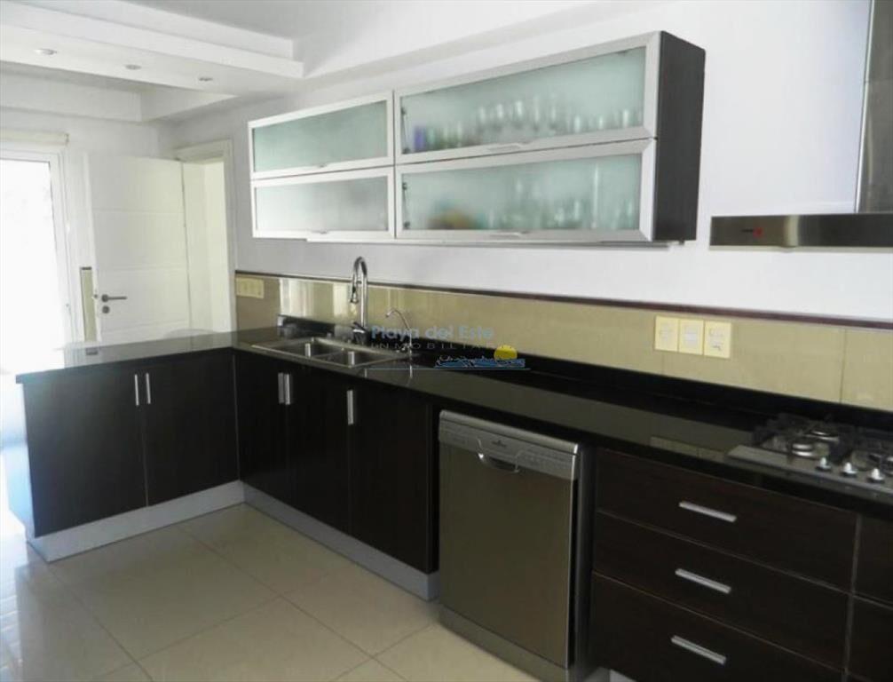 Moderna Casa de 4 Dormitorios en el Golf - Punta