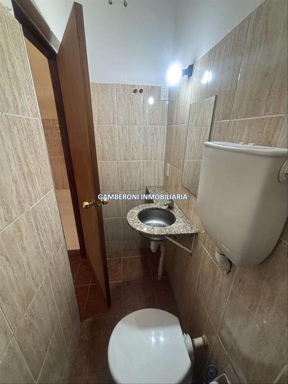 Local comercial pequeño sobre Av. Garzón y Duran