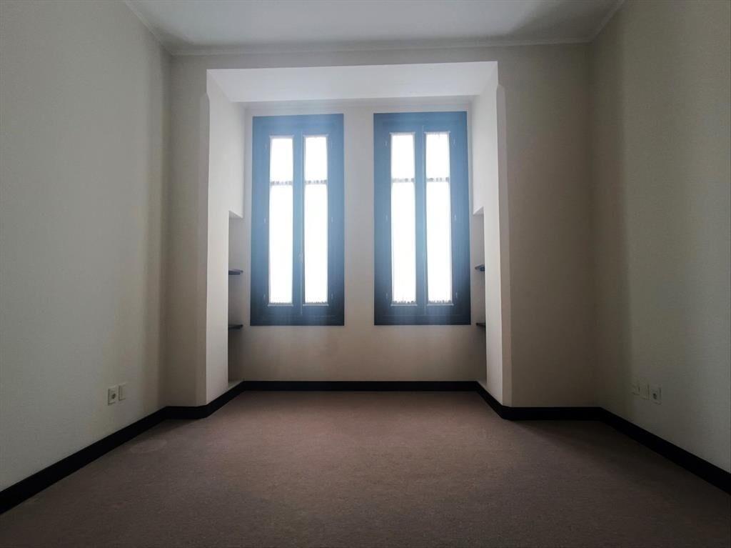 ALQUILER-OFICINA- CIUDAD VIEJA - PARA ENTRAR