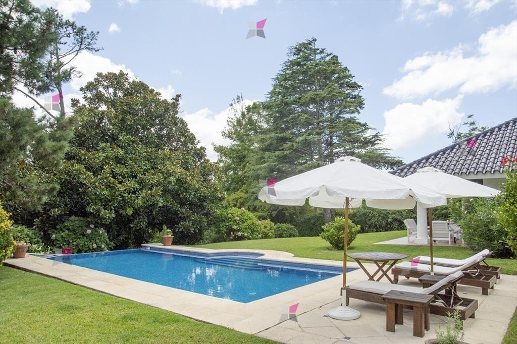 VENTA DE CASA DE 5 DORMITORIOS EN GOLF PUNTA DEL ESTE