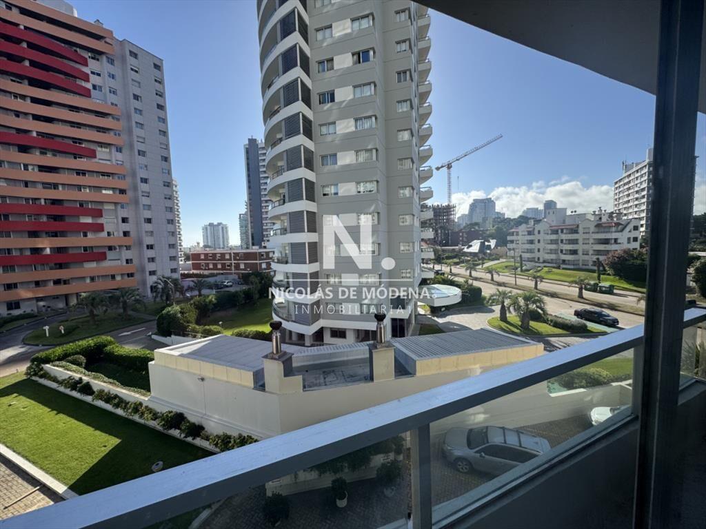 Apartamento en venta con vista directa al mar