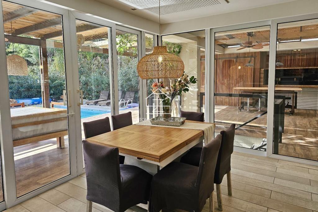 Casa de 5 dormitorios con piscina climatizada y