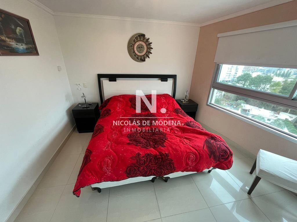 Departamento en venta en torre moderna, a pasos del mar.