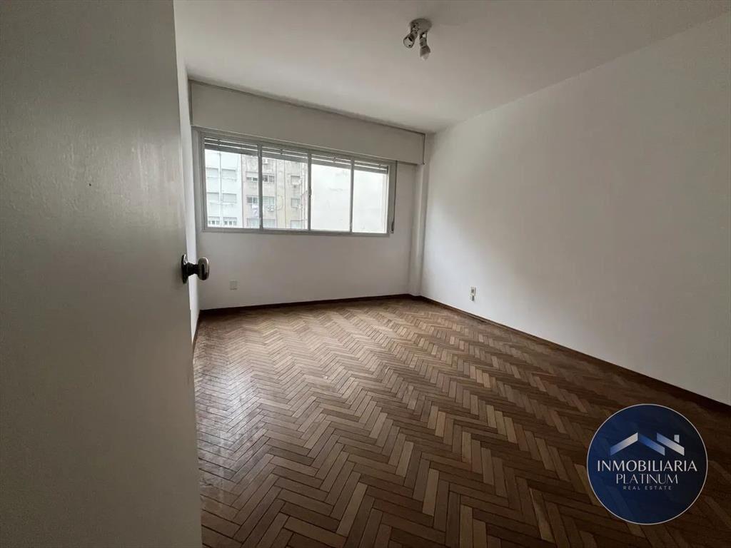 Apartamento en venta c/ cochera en Pocitos