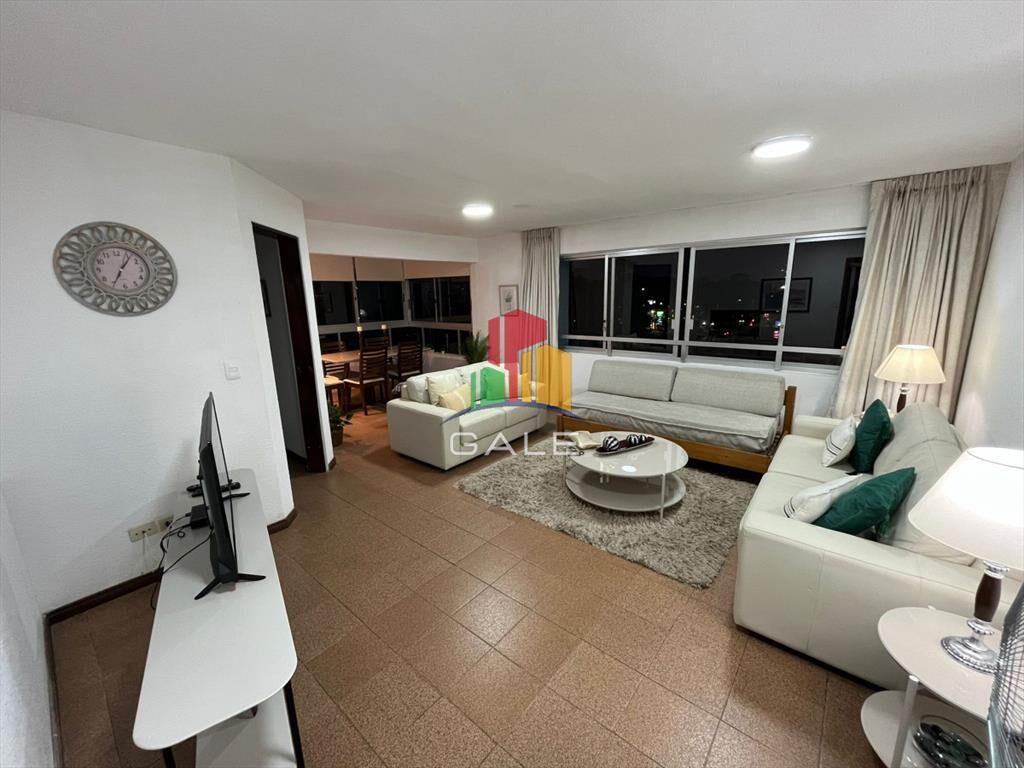 Vende apartamento de 2 dormitorios en Punta del