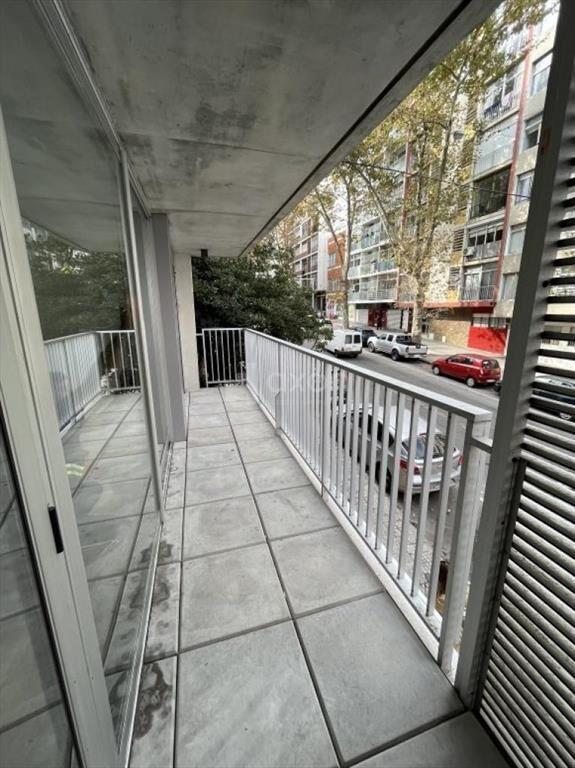 VENTA APARTAMENTO A ESTENAR 2 DORMITORIOS CENTRO DE MONTEVI