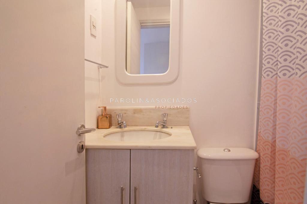 Apartamento en Venta de 3 dormitorios y servicio , Punta de
