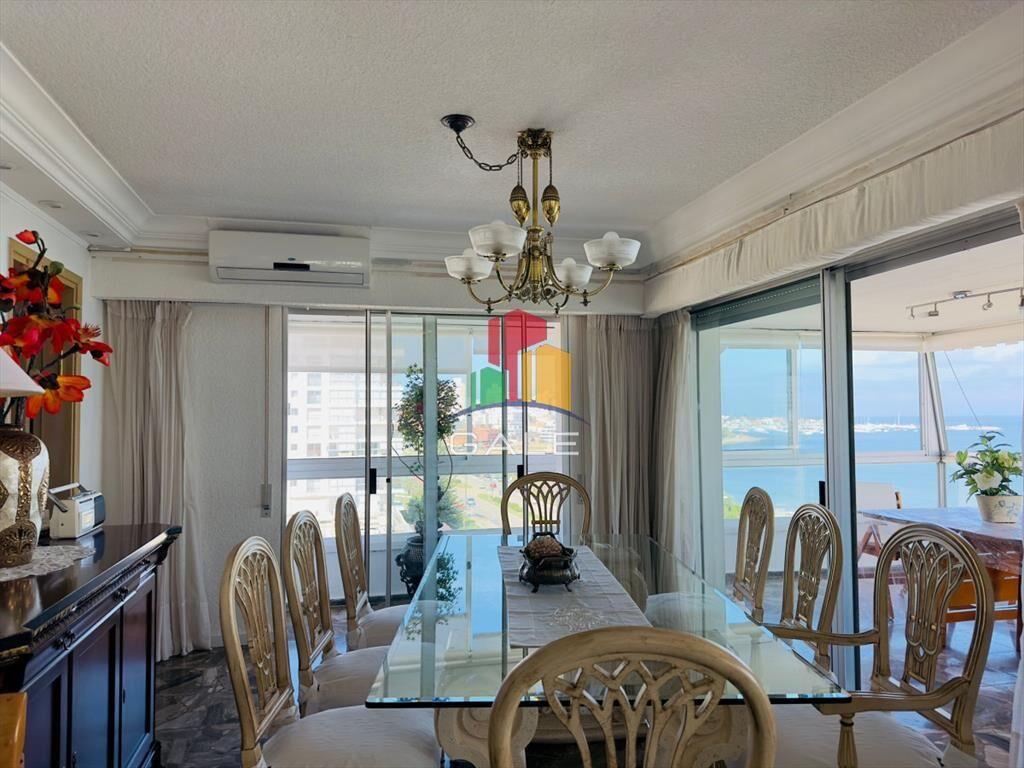 Apartamento reciclado, primera linea playa mansa,