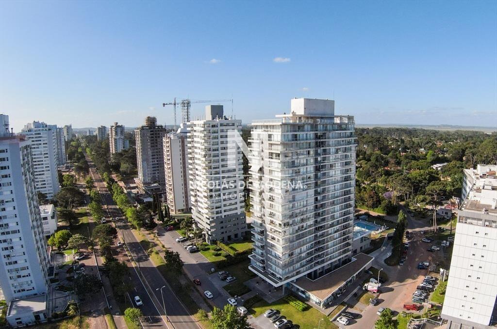 Vende Apartamento de 3 Dormitorios en la zona de