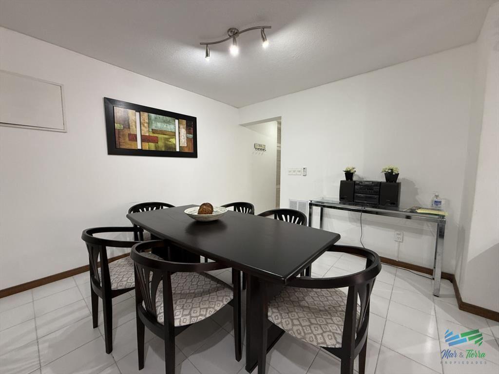 En venta apartamento 2 dormitorios con cochera,
