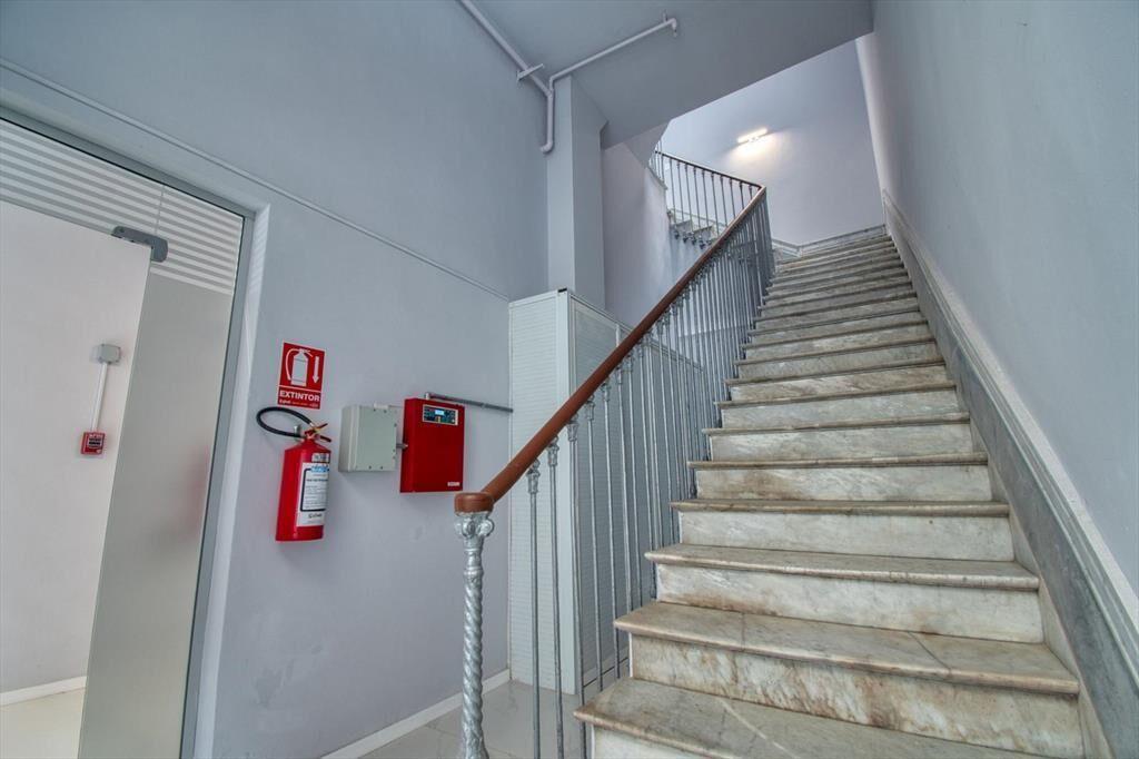 Edificio en venta, 12 apartamentos + local comercial, 1449
