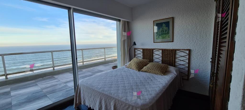 VENTA DE APARTAMENTO DE 2 DORMITORIOS FRENTE AL MAR EN BRAV