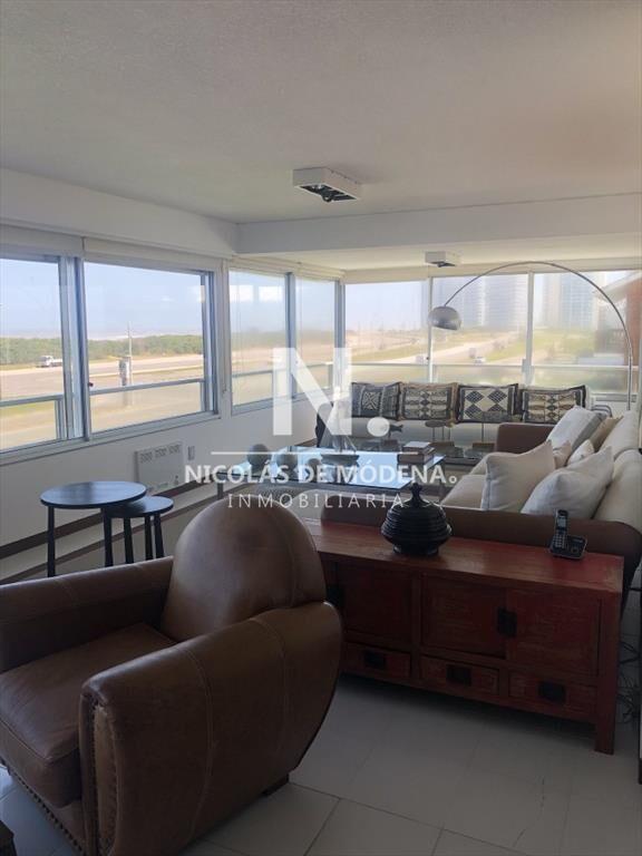 En venta Amplio departamento de 3 dormitorios al