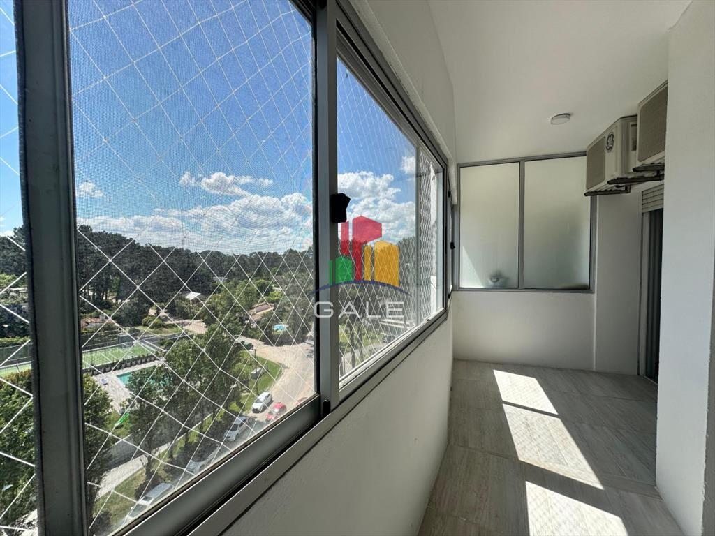 Apartamento de dos dormitorios y dependencia de
