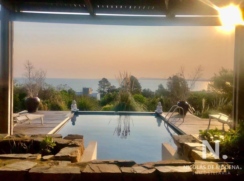 Hermosa Casa en Punta Ballena, con Excepcional vista al mar