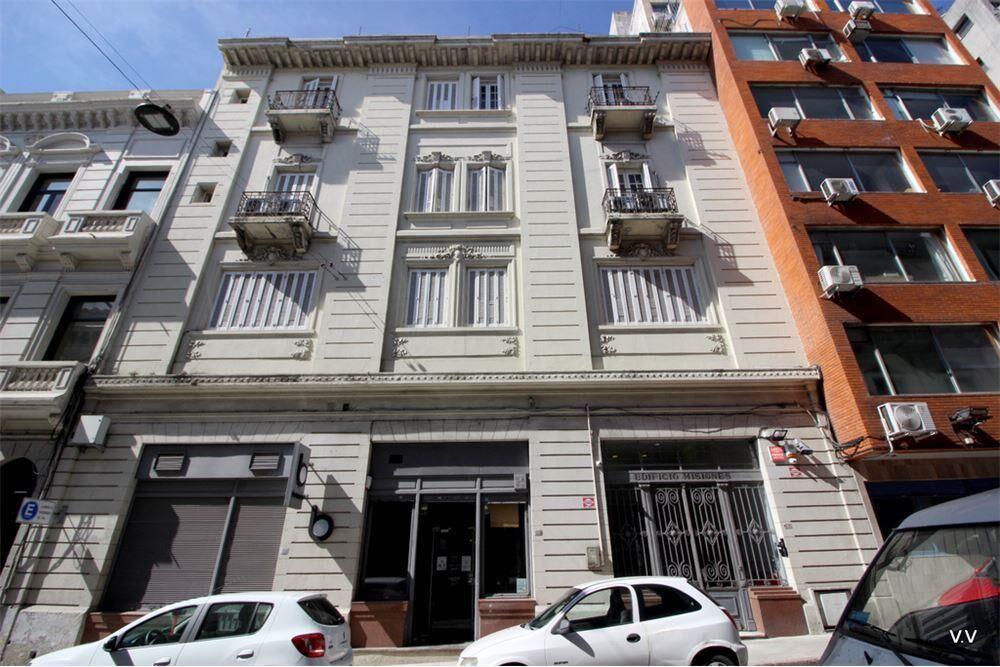 Venta Oficina Ciudad Vieja con renta