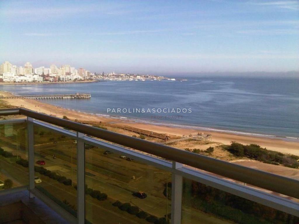 Apartamento de 3 dormitorios en Coral Tower, del