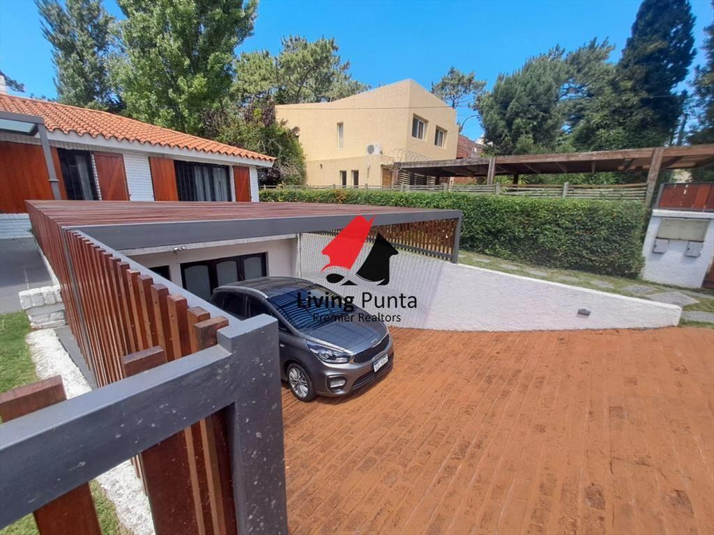 Alquiler Anual casa 3 dormitorios con pisicina en Punta del