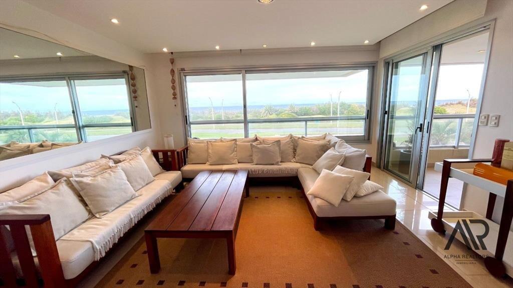Apartamento en venta de 3 dormitorios c/ cochera en Play...