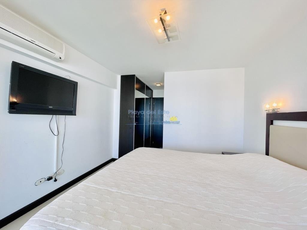 Apartamento de 2 Dormitorios, Vista al Mar y Parrillero en