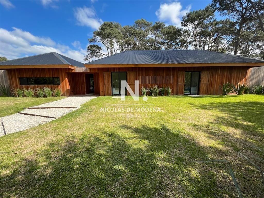 Venta de casa de 4 dormitorios en Pinar del Faro,