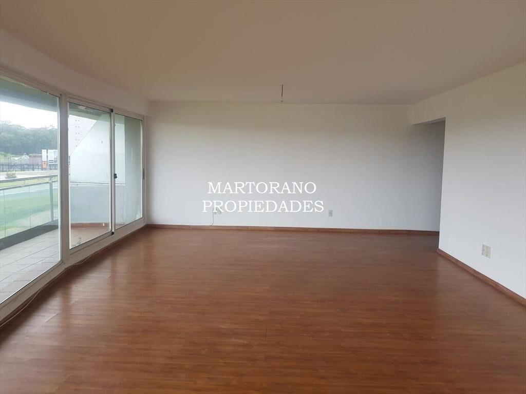 VENTA Av. de las Americas. Amplia terraza al frente 3 dorm