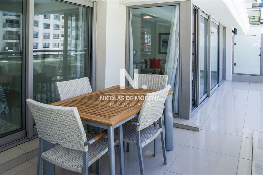 Departamento en venta con amplios dormitorios.