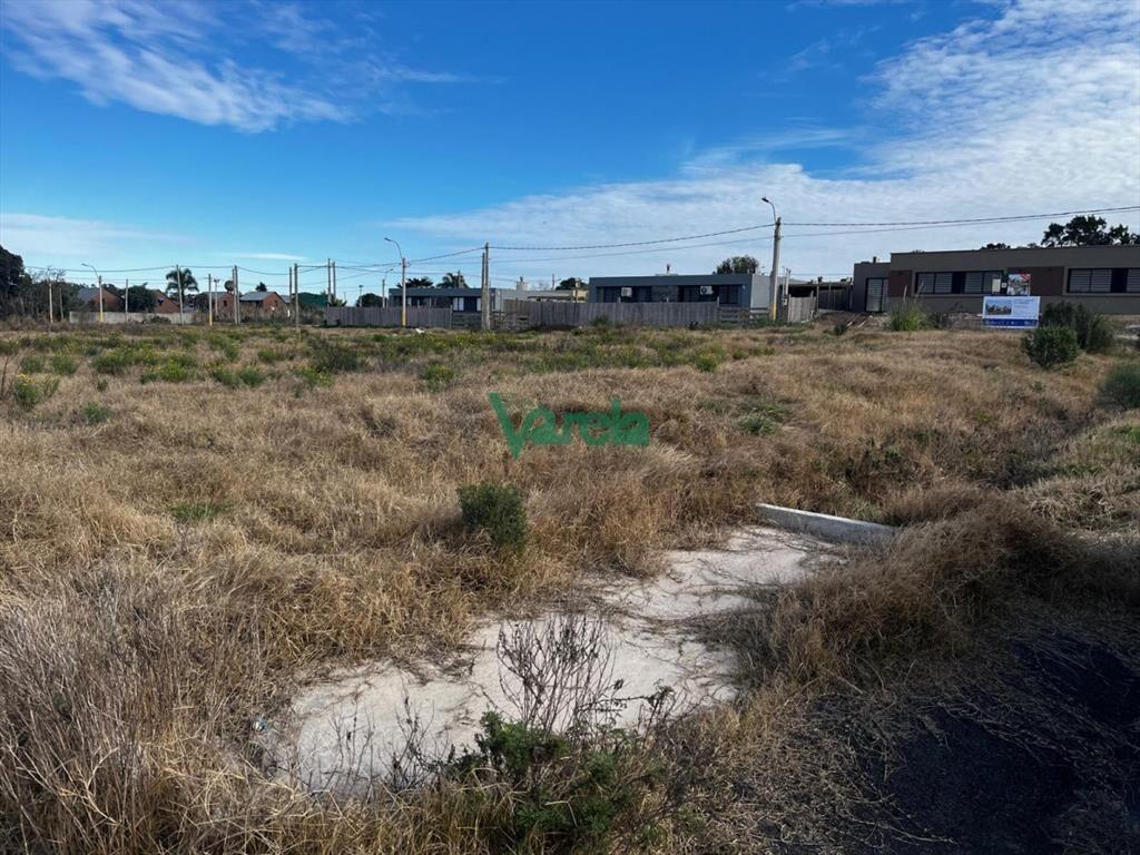 Venta terreno Lagomar, saneamiento. Ideal