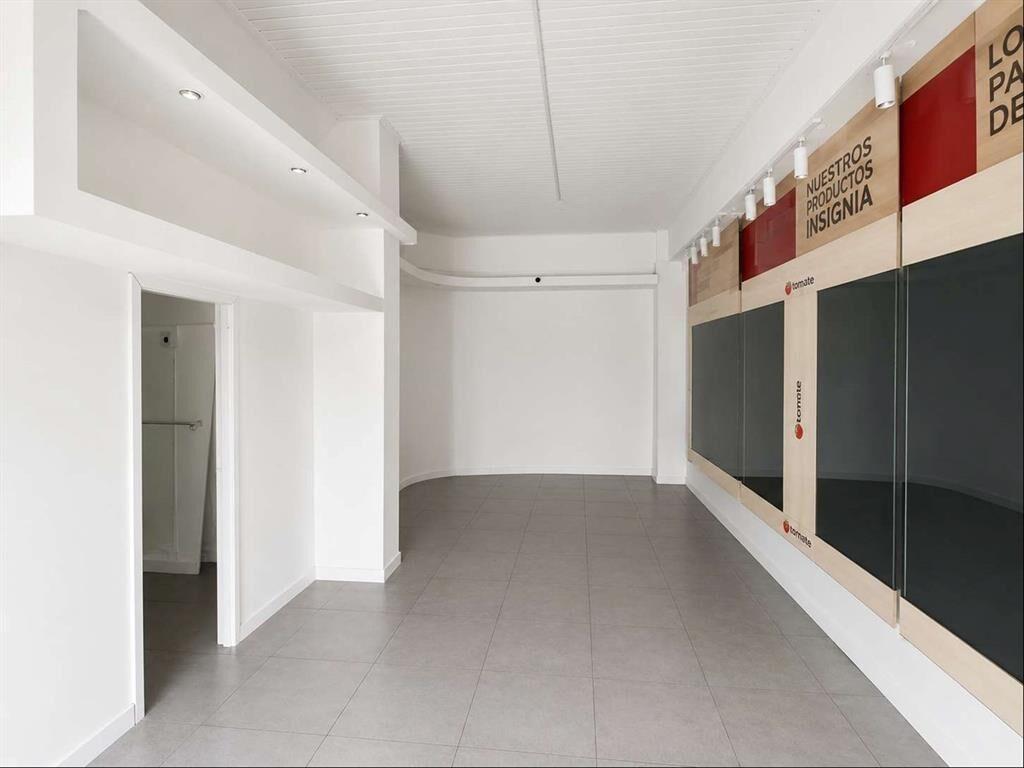 ALQUILER Local comercial de 343m2 sobre 18 de julio en Cent