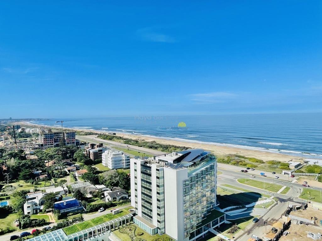 Apartamento con Vista al Mar de 3 Dormitorios y +