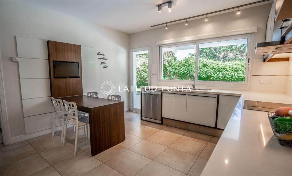 Casa en barrio privado en Mansa, 4 dormitorios
