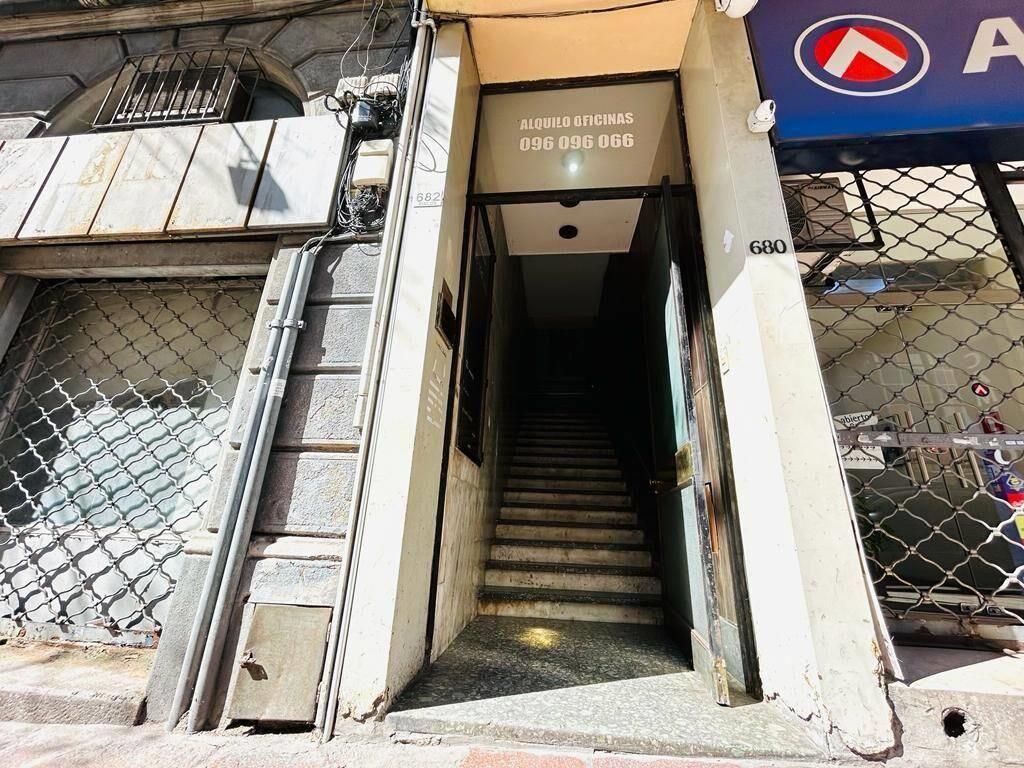 Alquiler Oficina en calle Rincón - Ciudad vieja