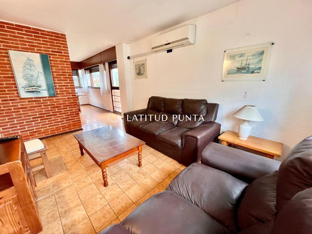 Dúplex 3 dormitorios con terraza parrillero.