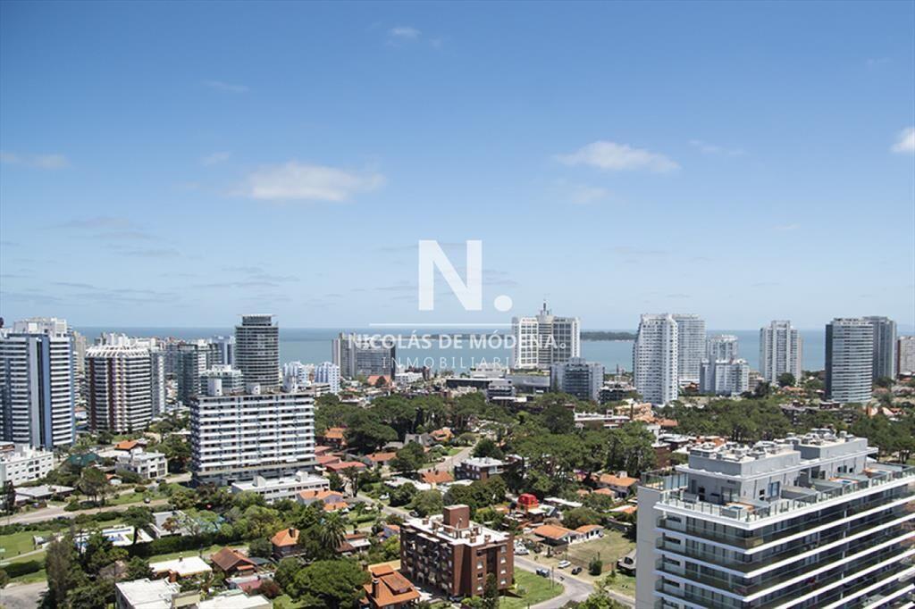 Departamento en venta, zona de playa Brava.
