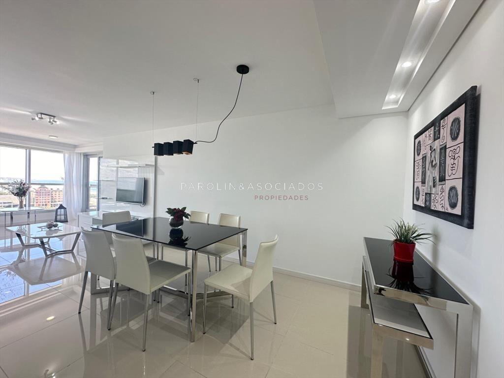 Apartamento en venta de 3 dormitorios en torre