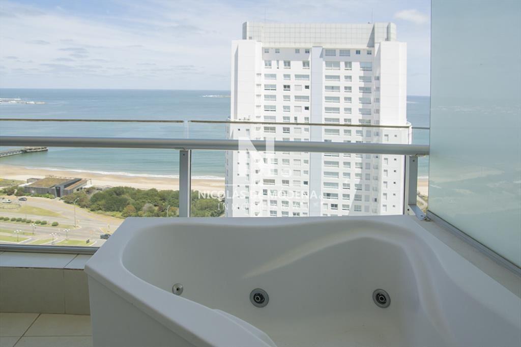 Vende apartamento de 2 dormitorios en suite en Punta del Es