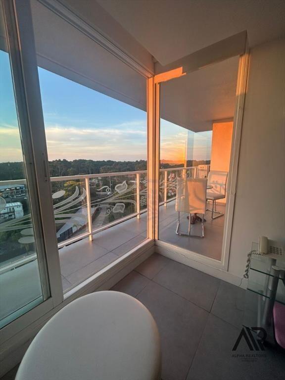 Apartamento en venta c/ cochera Avda Roosevelt