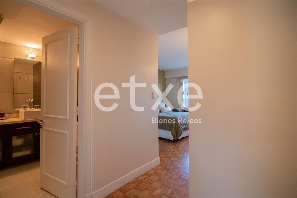 Venta de Apartamento sobre Rambla de Pocitos...