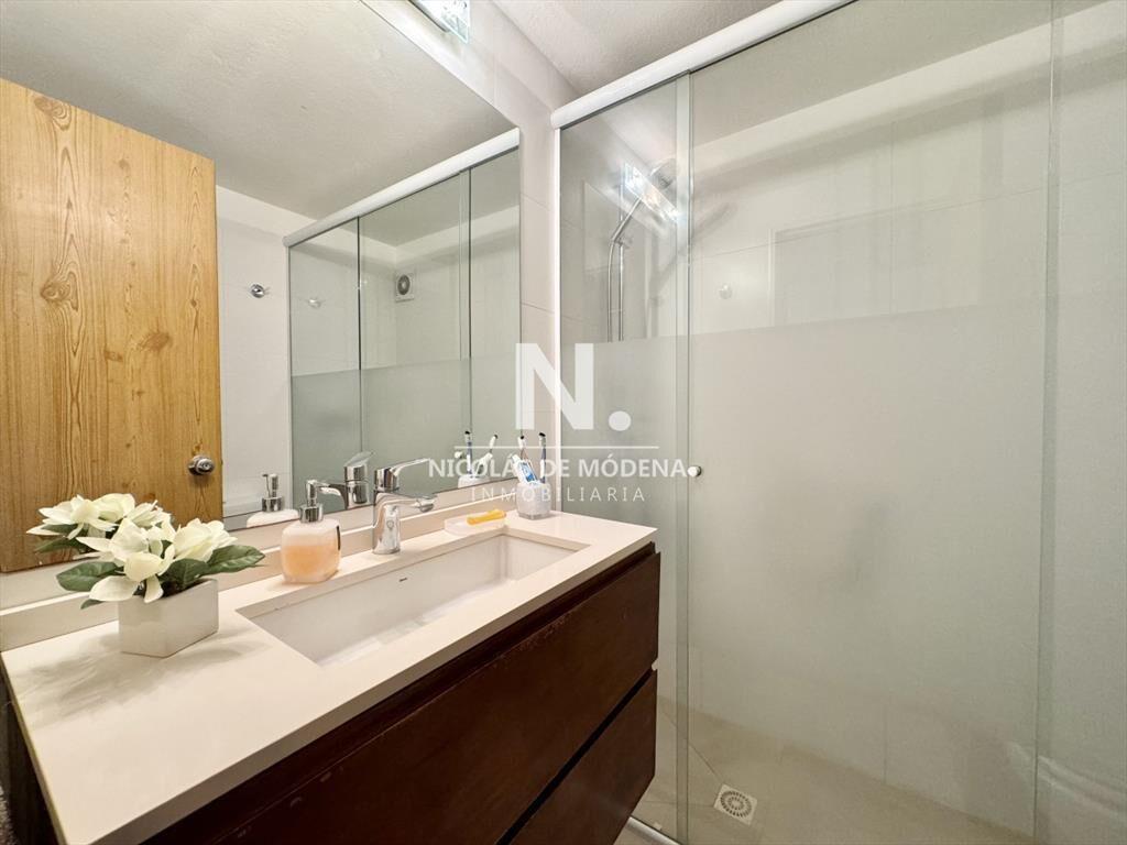 Apartamento reciclado en edifico Helios Punta Del