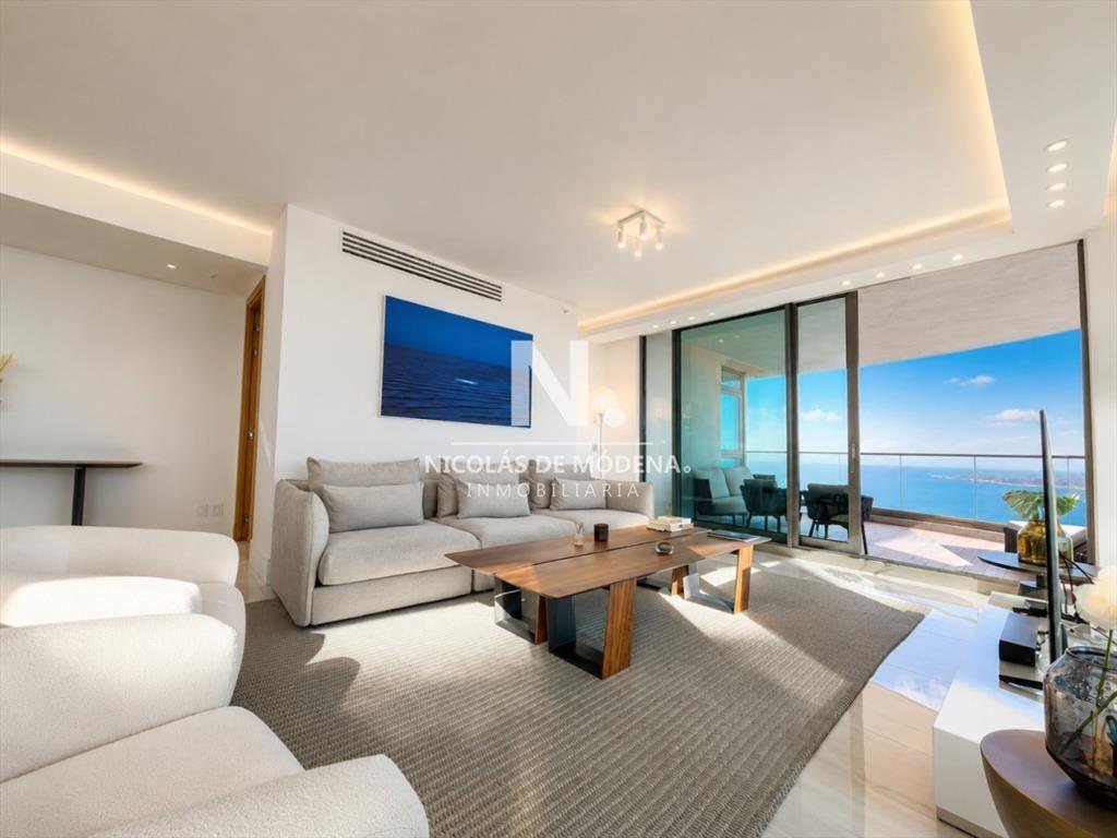 Espectacular departamento de 4 suites frente al