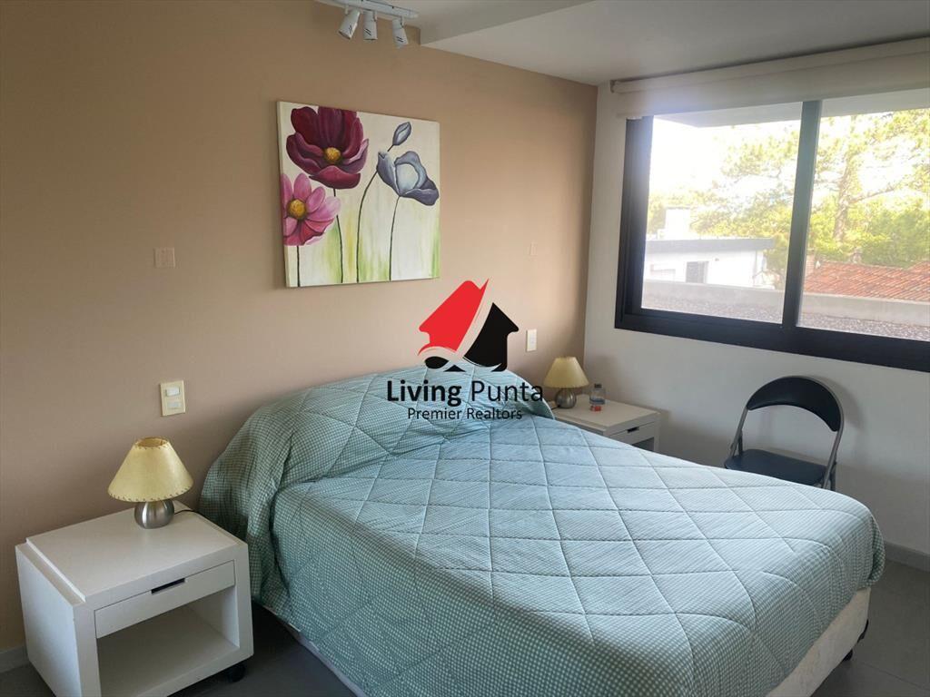 Apartamento en Alquiler por temporada a una y del