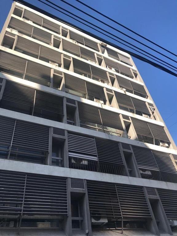 Venta oficina sobre calle Guayabos Cordón Montevideo