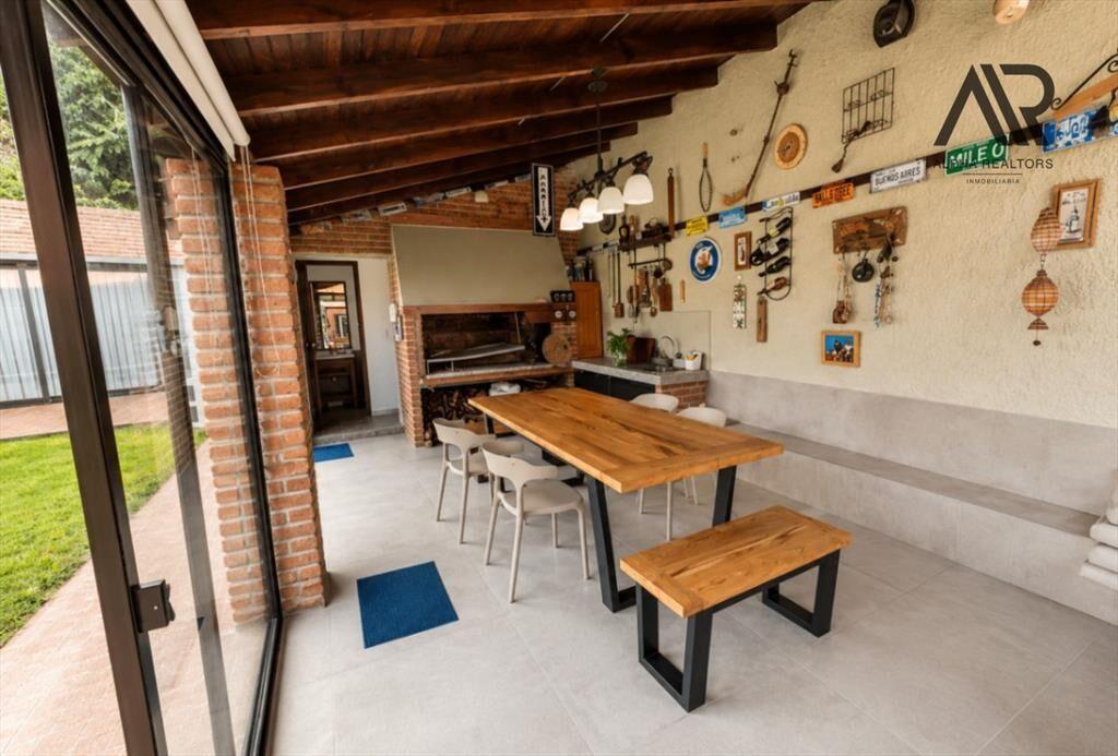 Casa en Venta en Malvín con Cochera, Barbacoa, Apartamen...