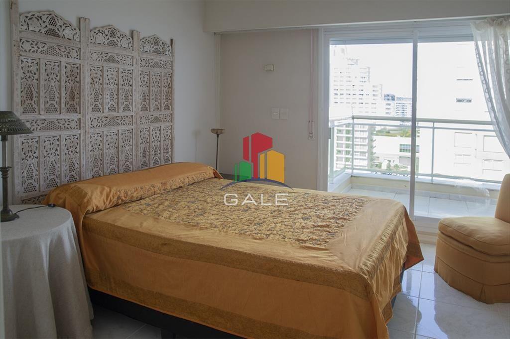 Departamento de 3 dormitorios en venta frente a Playa Mansa
