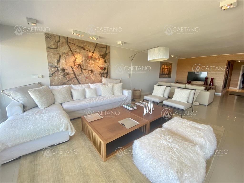 Venta apartamento frente al mar 3 dormitorios