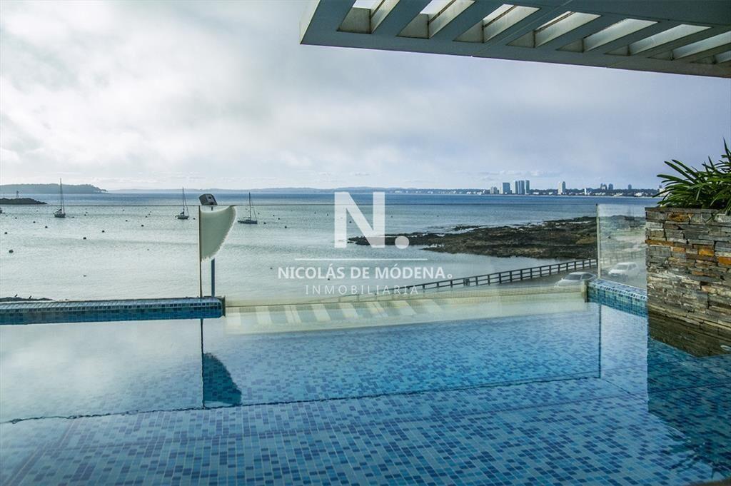 Apartamento Único Frente al Mar en Zona Puerto