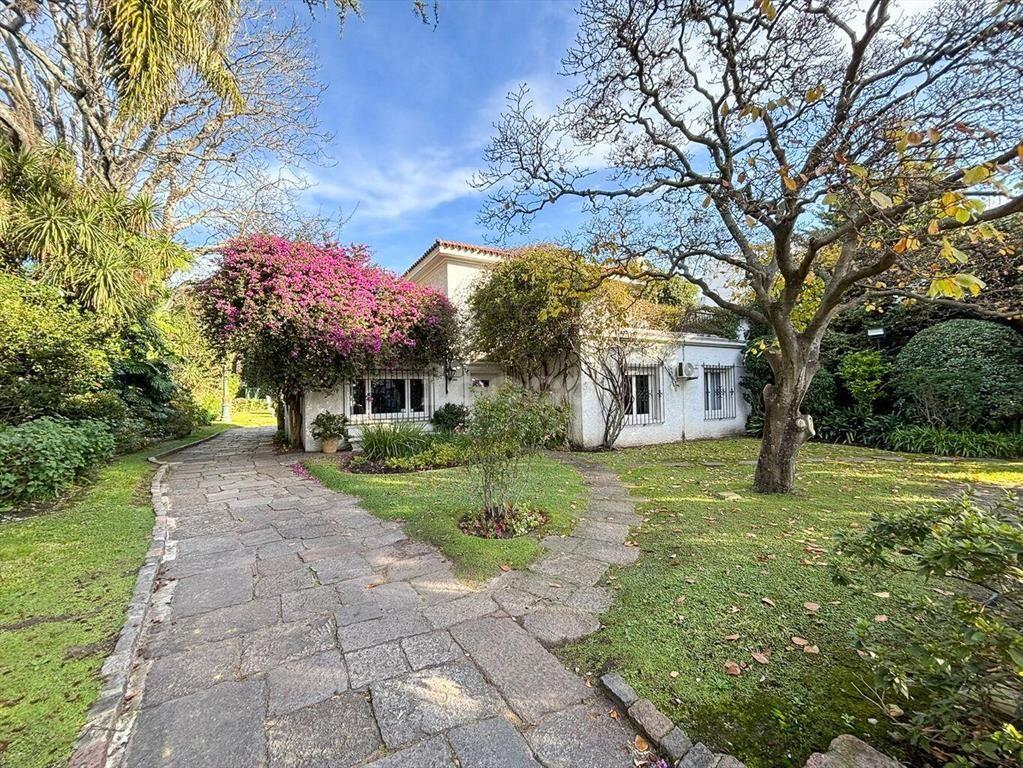 Casa en venta en el Prado, con gran jardín y piscina a metr