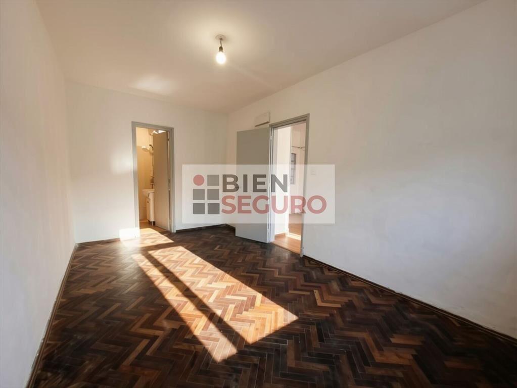 Cómodo apartamento de 1 dormitorio, con patio, en alquiler