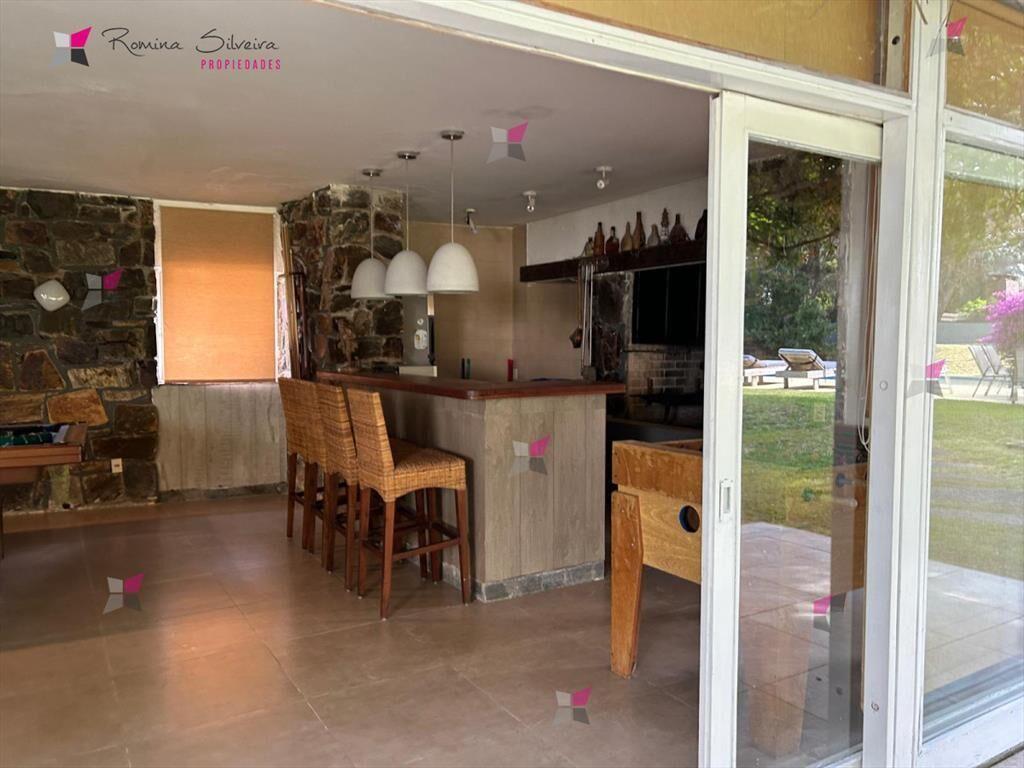 VENTA Hermosa Casa en Playa Mansa consulte!!!!